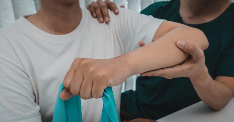 Discover the Surprising Benefits of Manual Physical Therapy: Boosting Health, Encouraging Connections, and Enhancing Body Appreciation